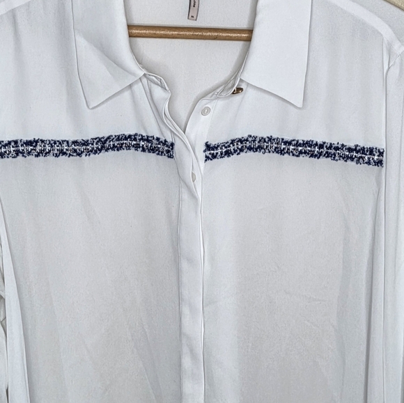BCBGeneration | White Long Sleeve Blouse with Blue Trim Details Size XL - Picture 6 of 7